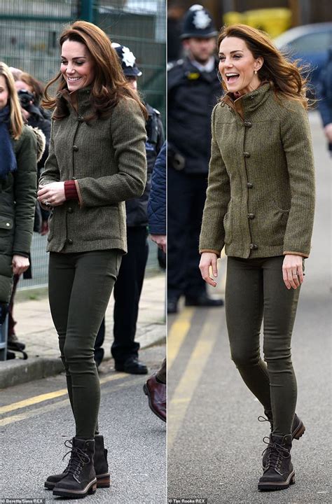 kate middleton in boots photos.